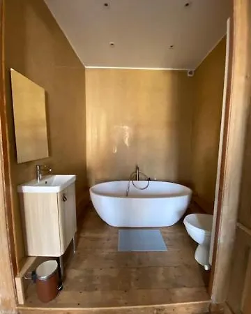 Hotel Chez Victor H *